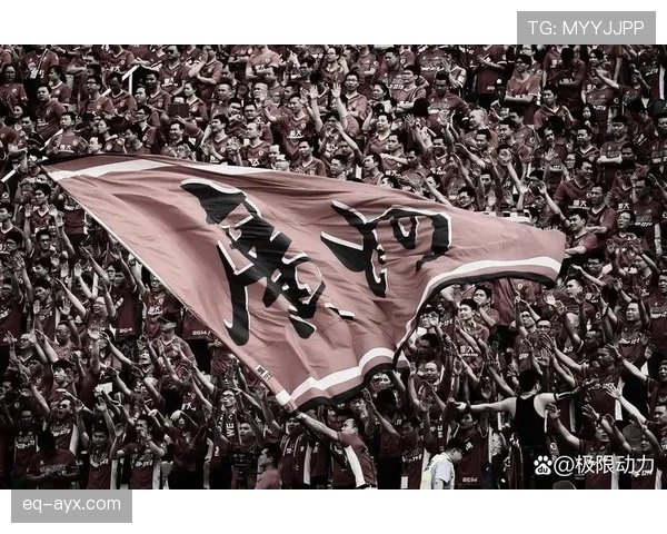 足球球迷热议近期赛事表现与球队走势