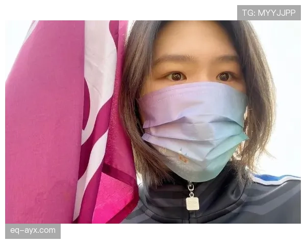 叶诗文训练完随手啃个苹果，这自律我真学不来